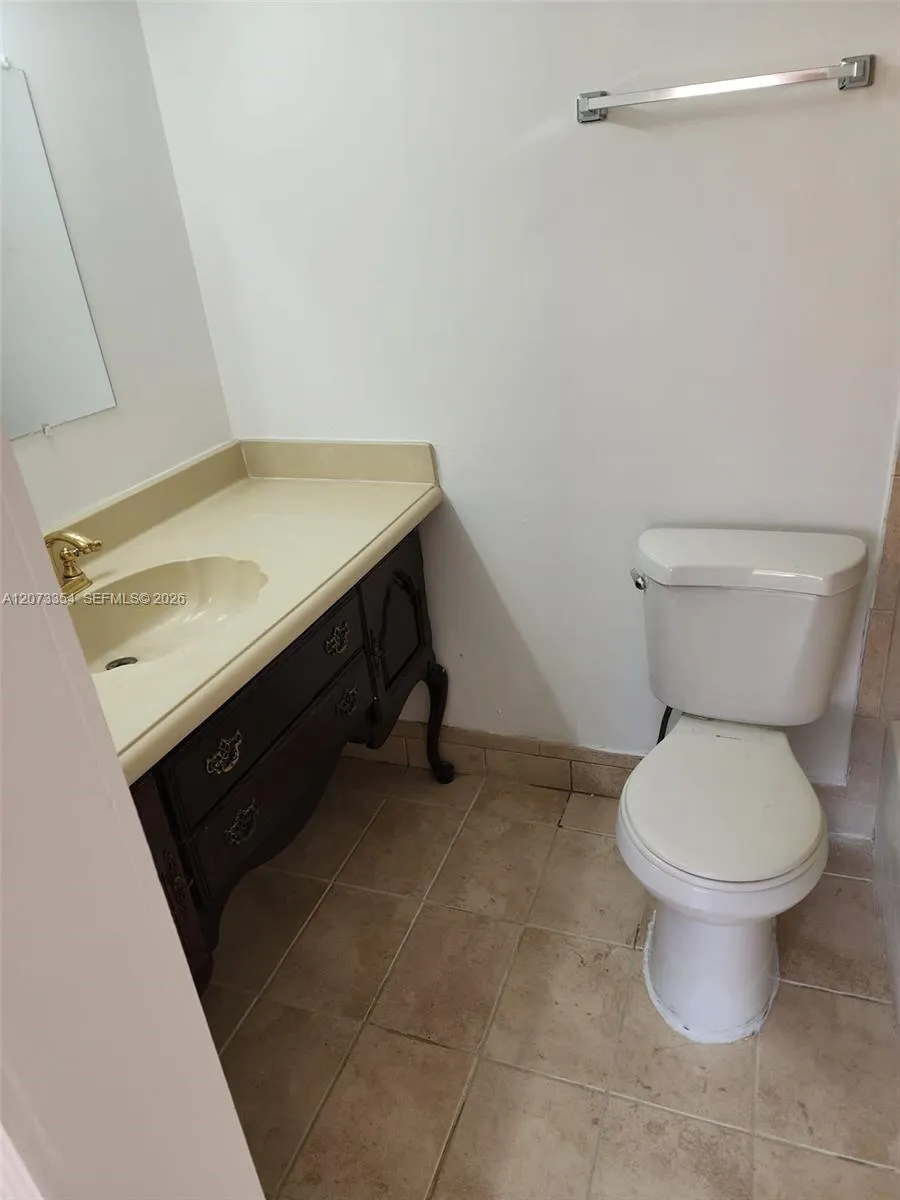 2770 W 61st Pl #202 Hialeah, FL 33016