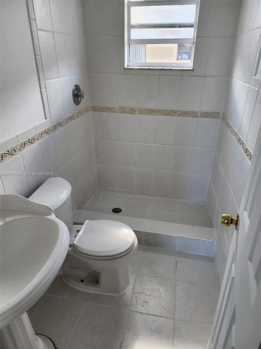 2770 W 61st Pl #202 Hialeah, FL 33016