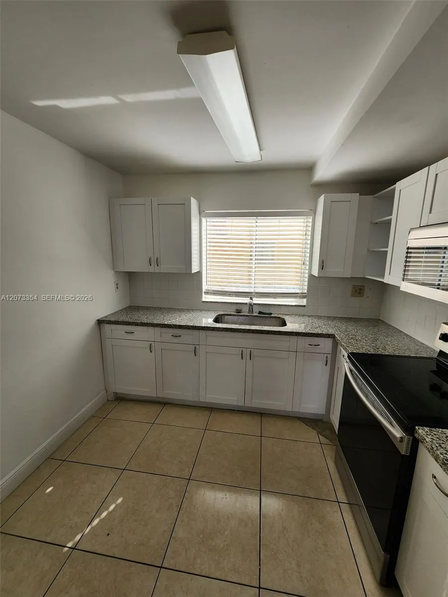 2770 W 61st Pl #202 Hialeah, FL 33016