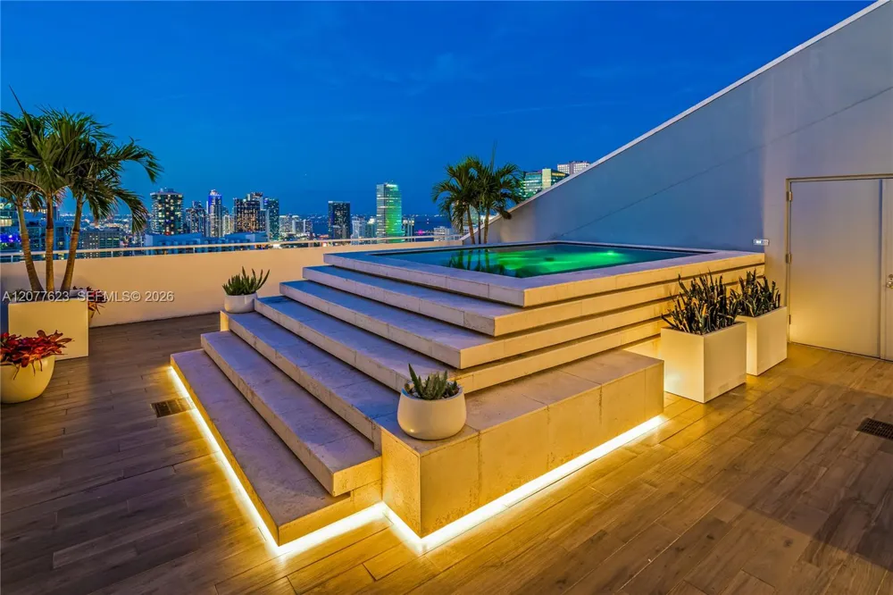 88 SW 7th St #4203 Miami, FL 33130