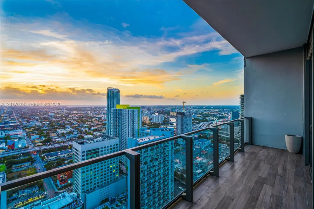 88 SW 7th St #4203 Miami, FL 33130