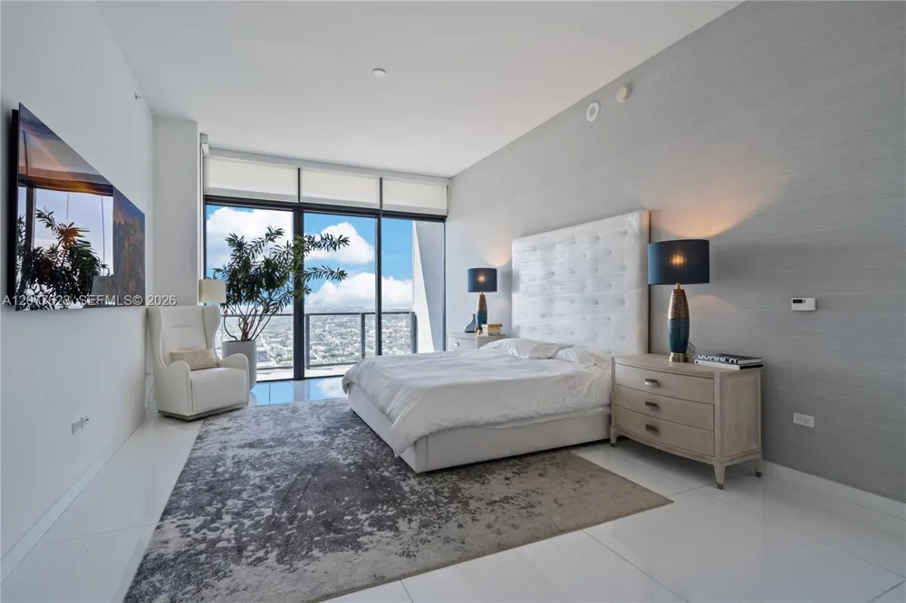 88 SW 7th St #4203 Miami, FL 33130