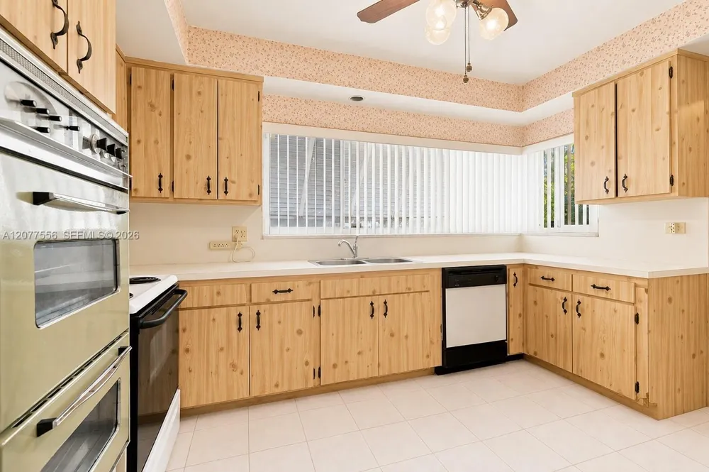425 S 15th Ave Hollywood, FL 33020