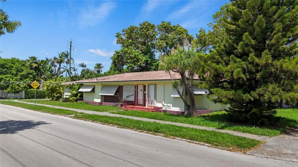 425 S 15th Ave Hollywood, FL 33020