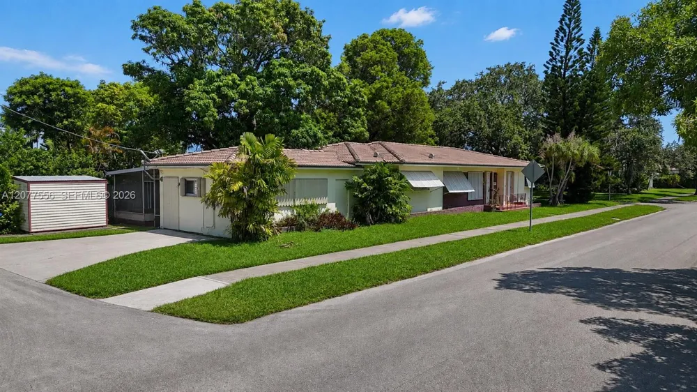 425 S 15th Ave Hollywood, FL 33020