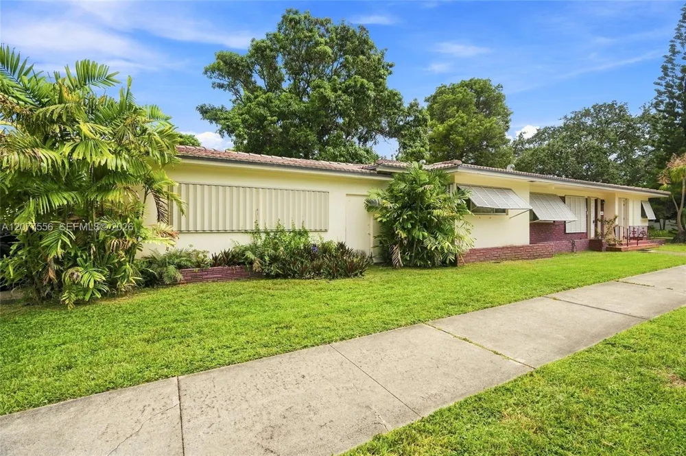 425 S 15th Ave Hollywood, FL 33020