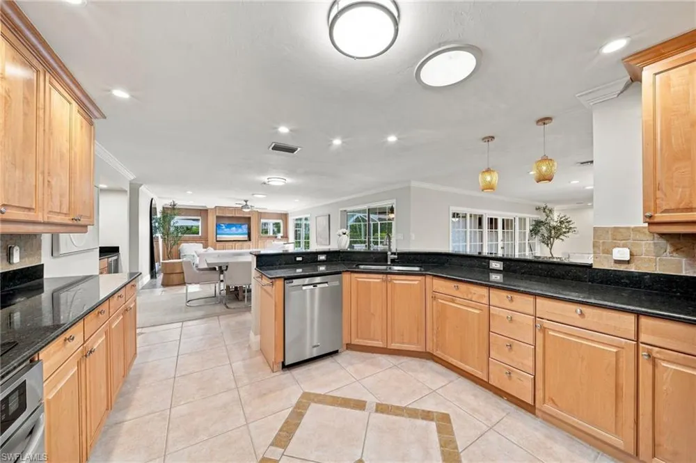 503 Neapolitan Way Naples, FL 34103