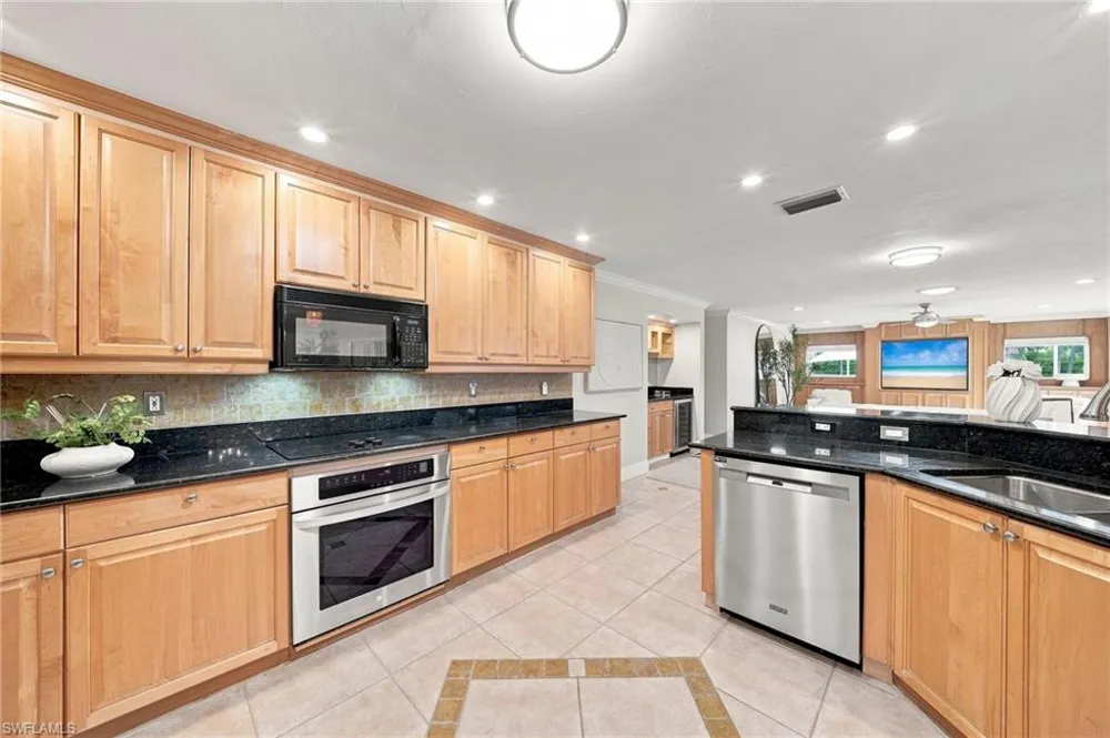 503 Neapolitan Way Naples, FL 34103