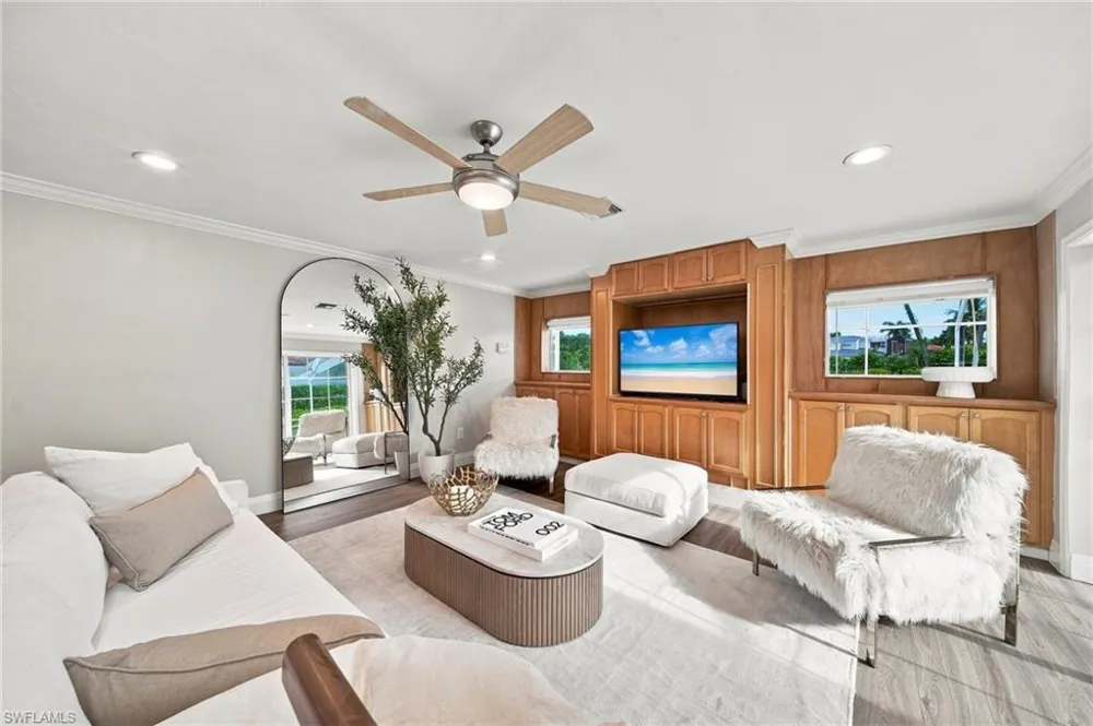 503 Neapolitan Way Naples, FL 34103