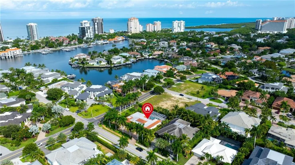 503 Neapolitan Way Naples, FL 34103