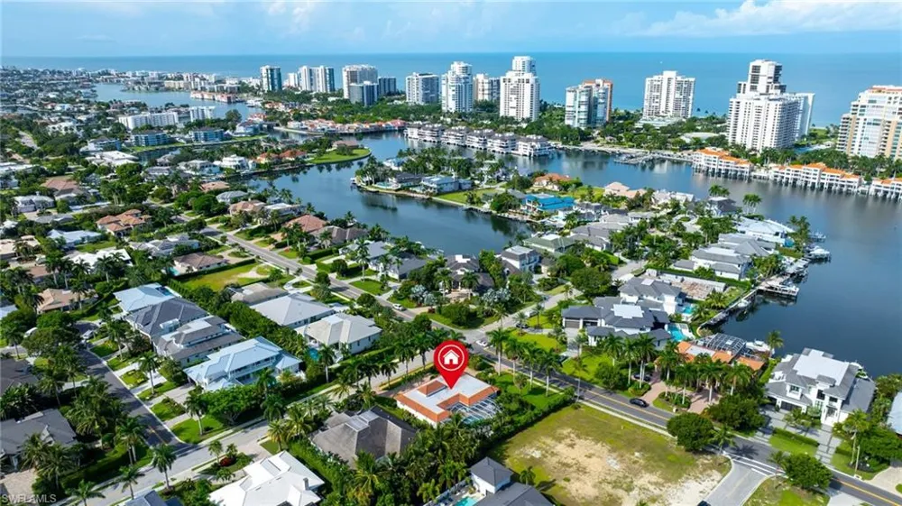503 Neapolitan Way Naples, FL 34103