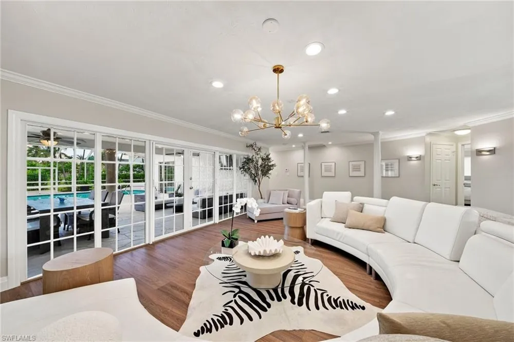 503 Neapolitan Way Naples, FL 34103