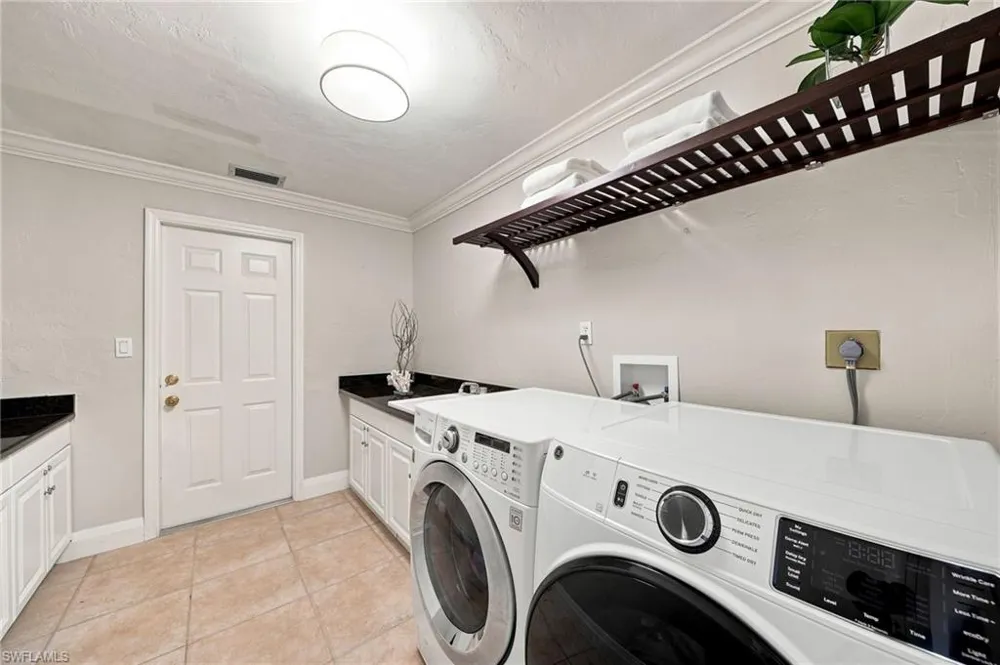 503 Neapolitan Way Naples, FL 34103