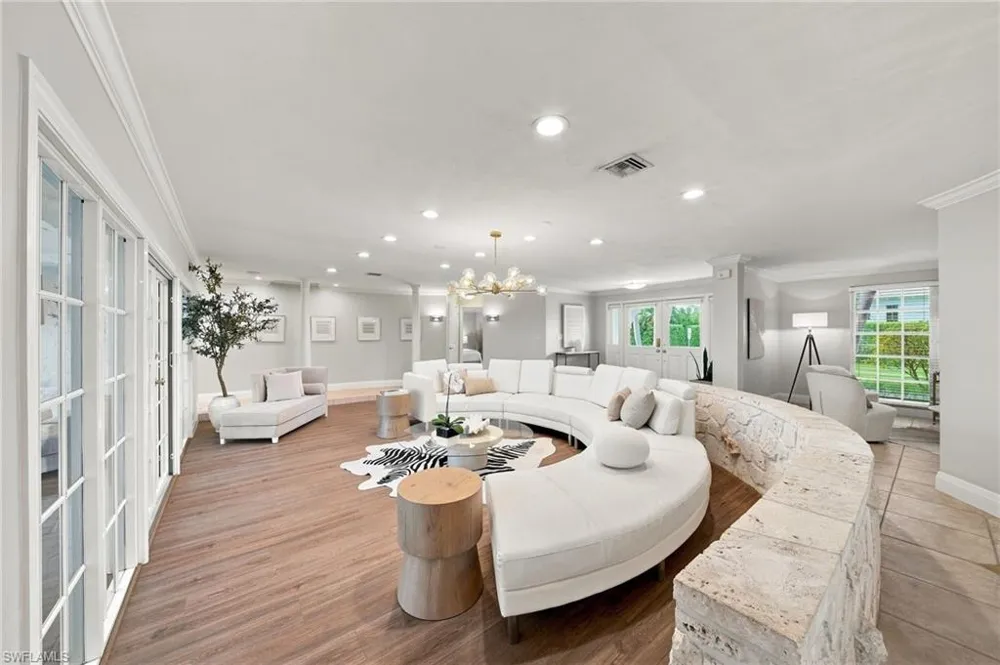 503 Neapolitan Way Naples, FL 34103