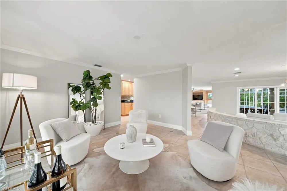 503 Neapolitan Way Naples, FL 34103