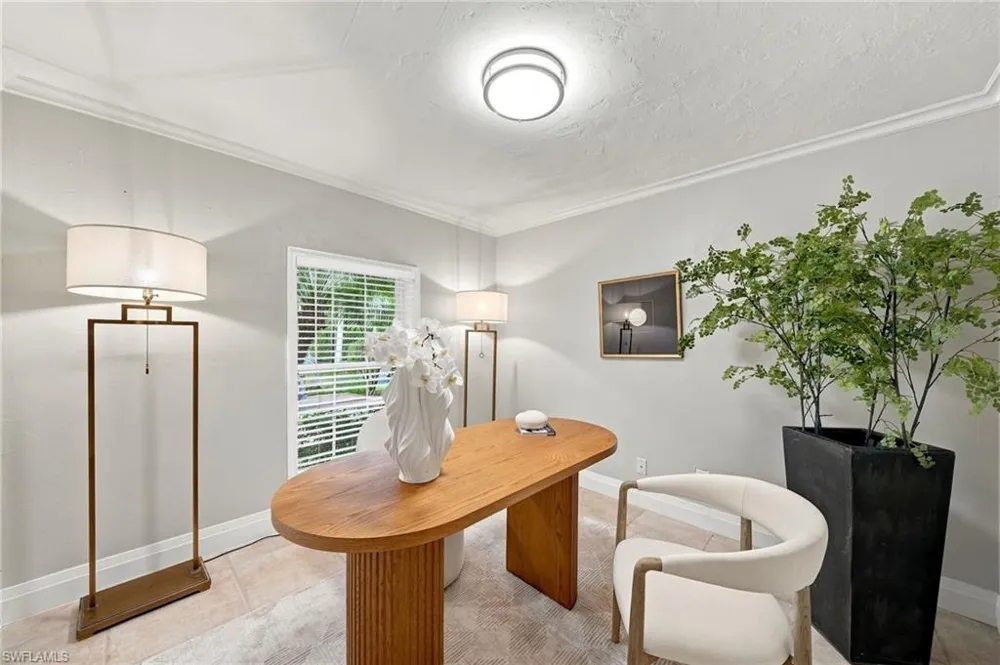 503 Neapolitan Way Naples, FL 34103