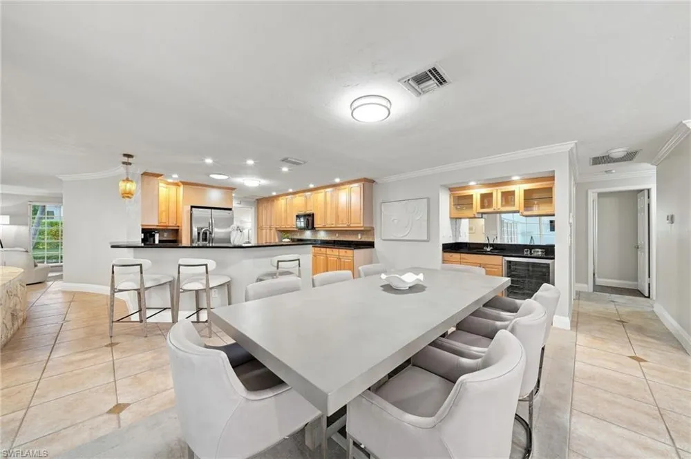 503 Neapolitan Way Naples, FL 34103