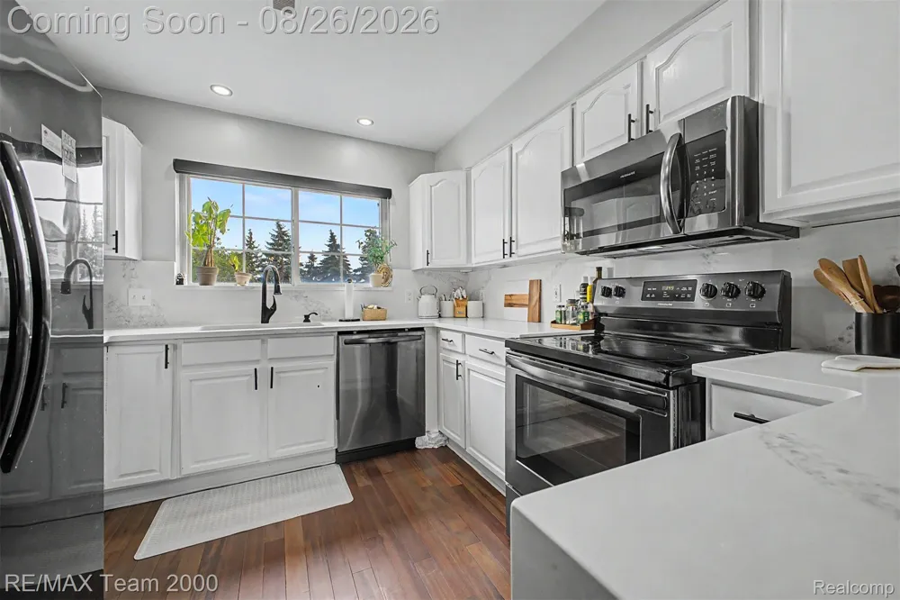 22137 W Village Drive Dearborn City, MI 48124