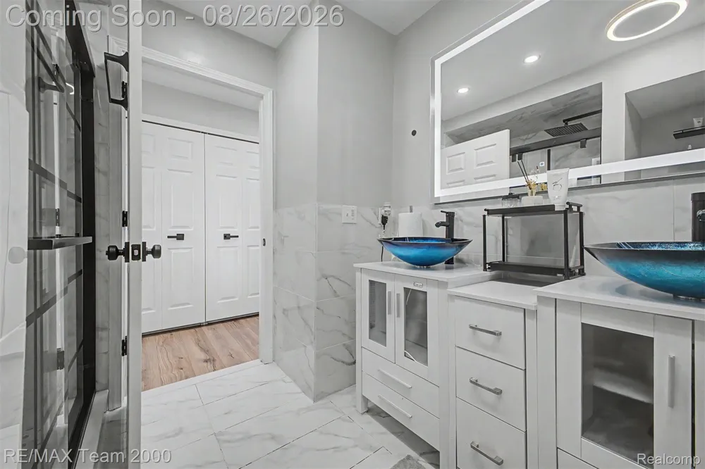 22137 W Village Drive Dearborn City, MI 48124