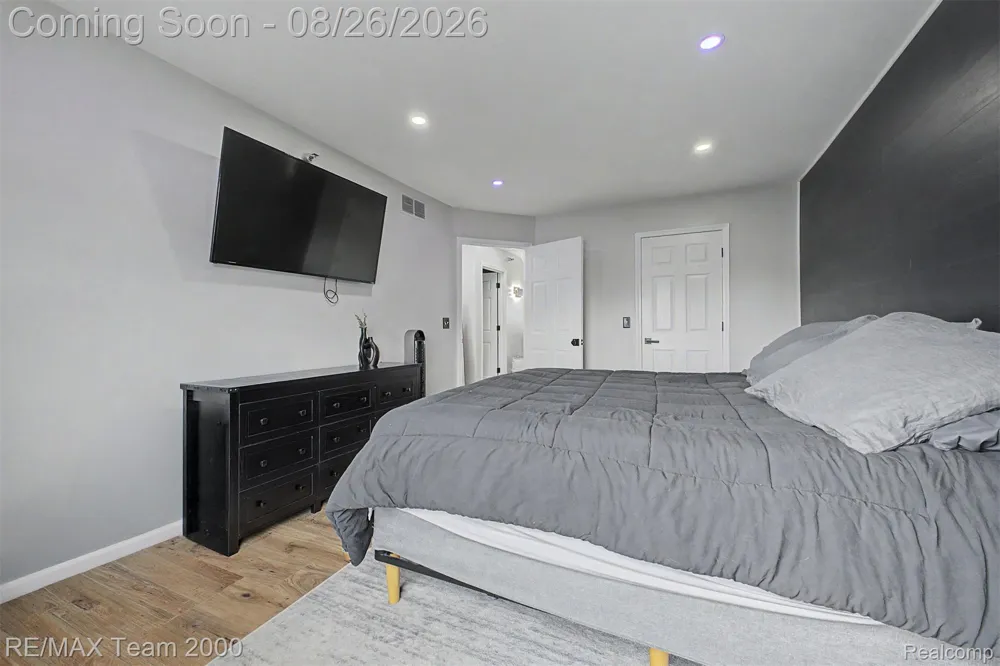 22137 W Village Drive Dearborn City, MI 48124