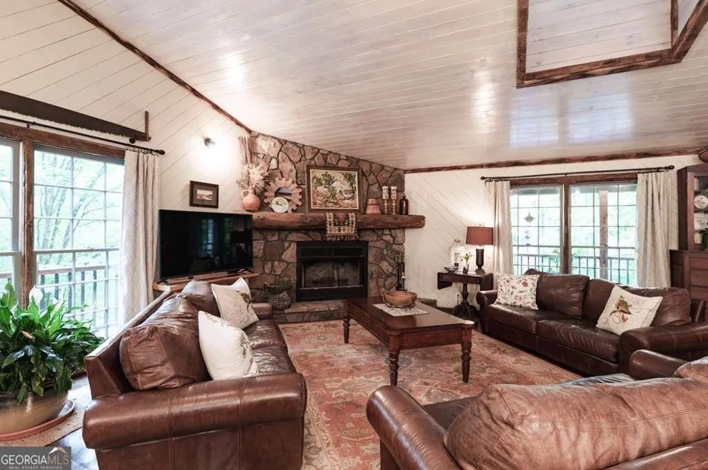 11 Treasure LN Blairsville, GA 30512
