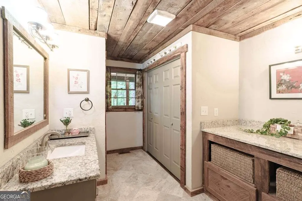11 Treasure LN Blairsville, GA 30512