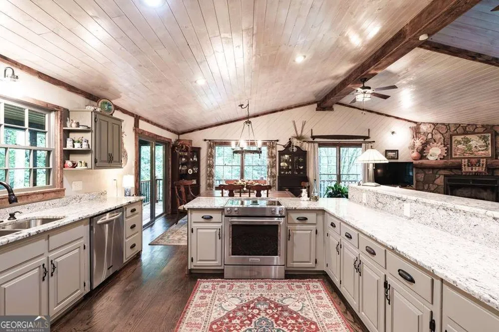 11 Treasure LN Blairsville, GA 30512