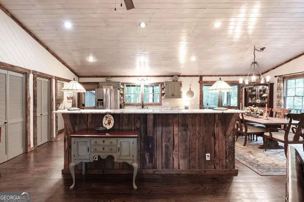11 Treasure LN Blairsville, GA 30512