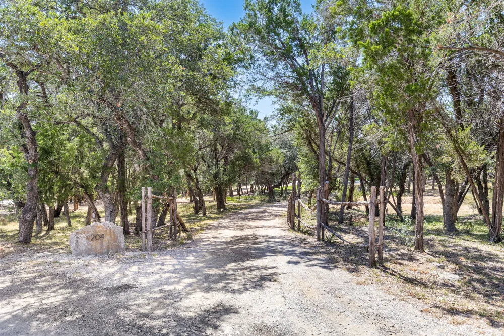 204 Deer Creek Circle Dripping Springs, TX 78620