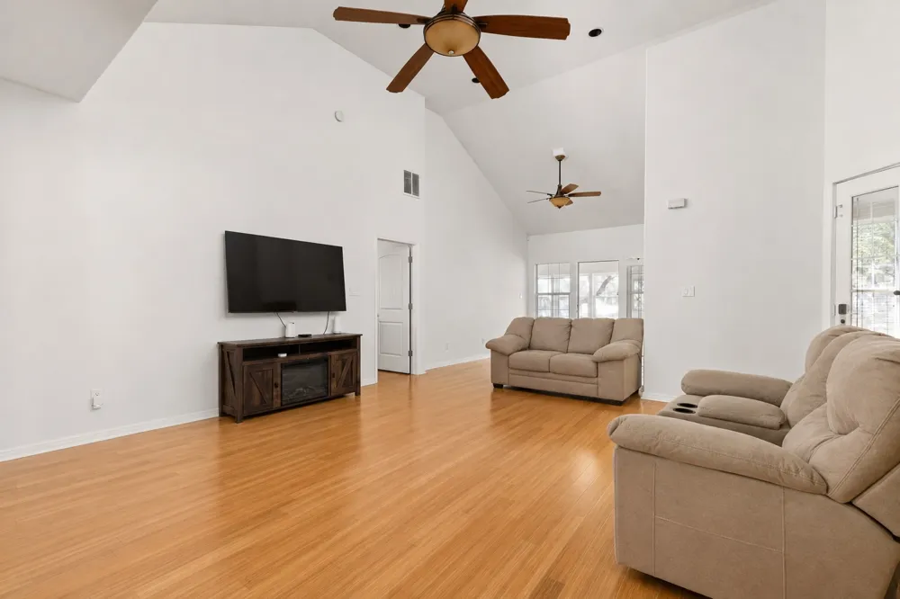 204 Deer Creek Circle Dripping Springs, TX 78620