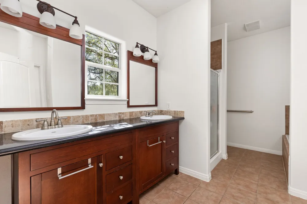 204 Deer Creek Circle Dripping Springs, TX 78620