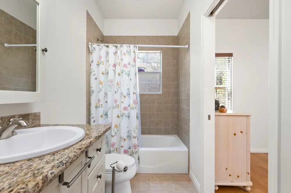 204 Deer Creek Circle Dripping Springs, TX 78620