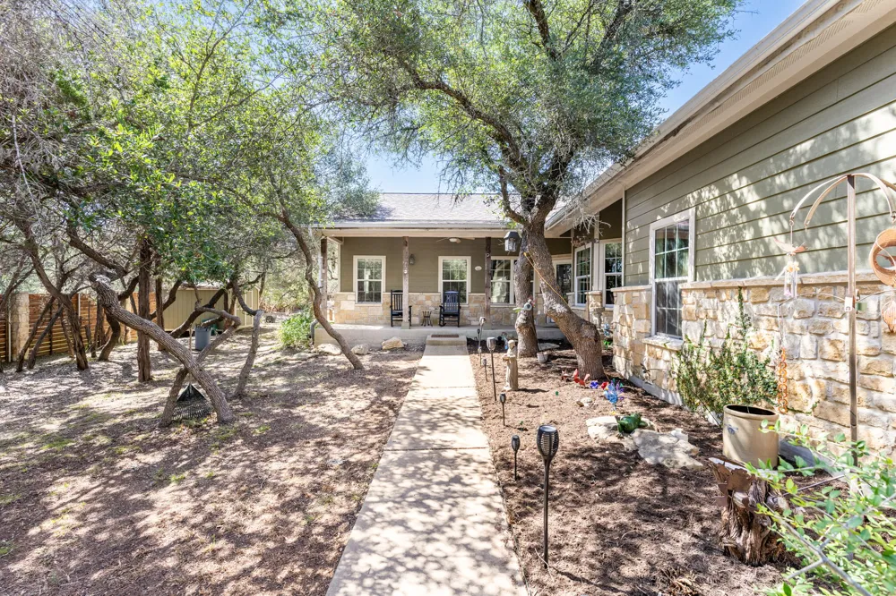 204 Deer Creek Circle Dripping Springs, TX 78620