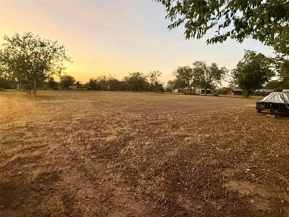 2206 Sandra Lane Webberville, TX 78653
