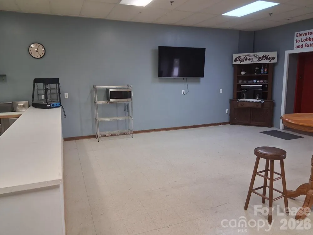 10 Francis Road Hendersonville, NC 28792