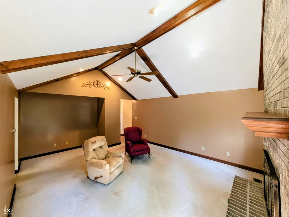 18402 E Redbud Court Hope, IN 47246