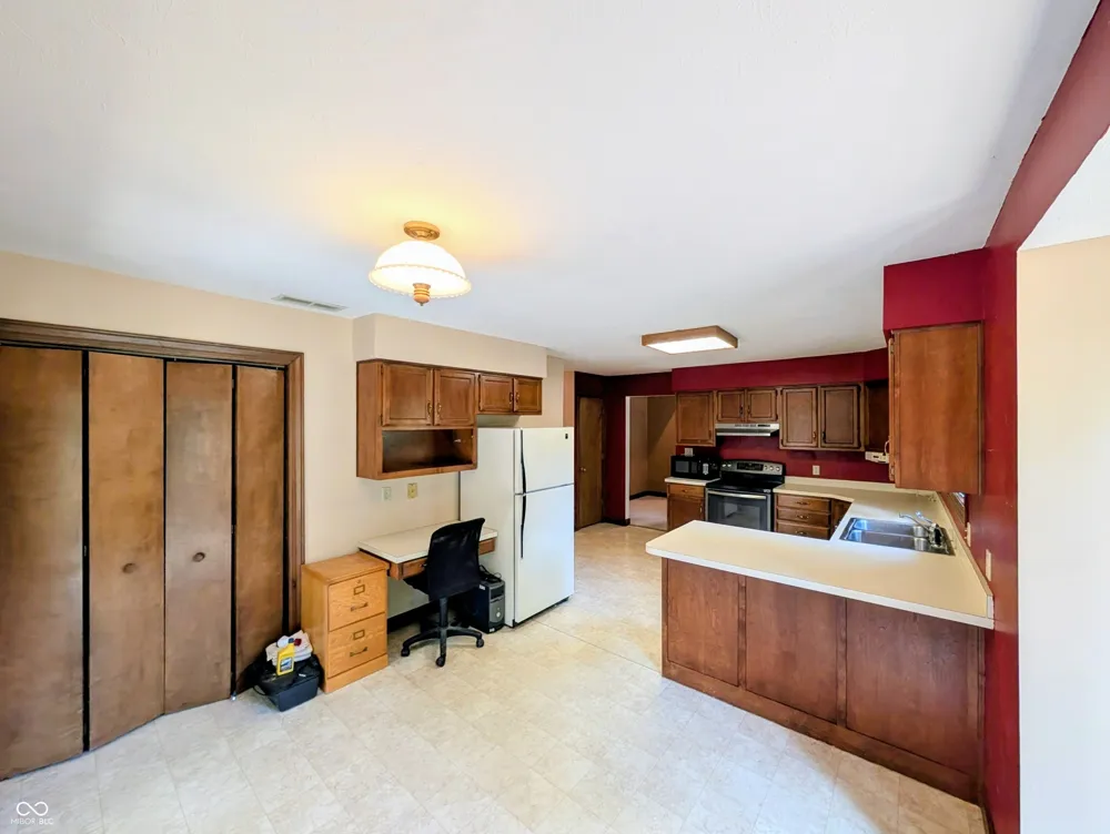 18402 E Redbud Court Hope, IN 47246