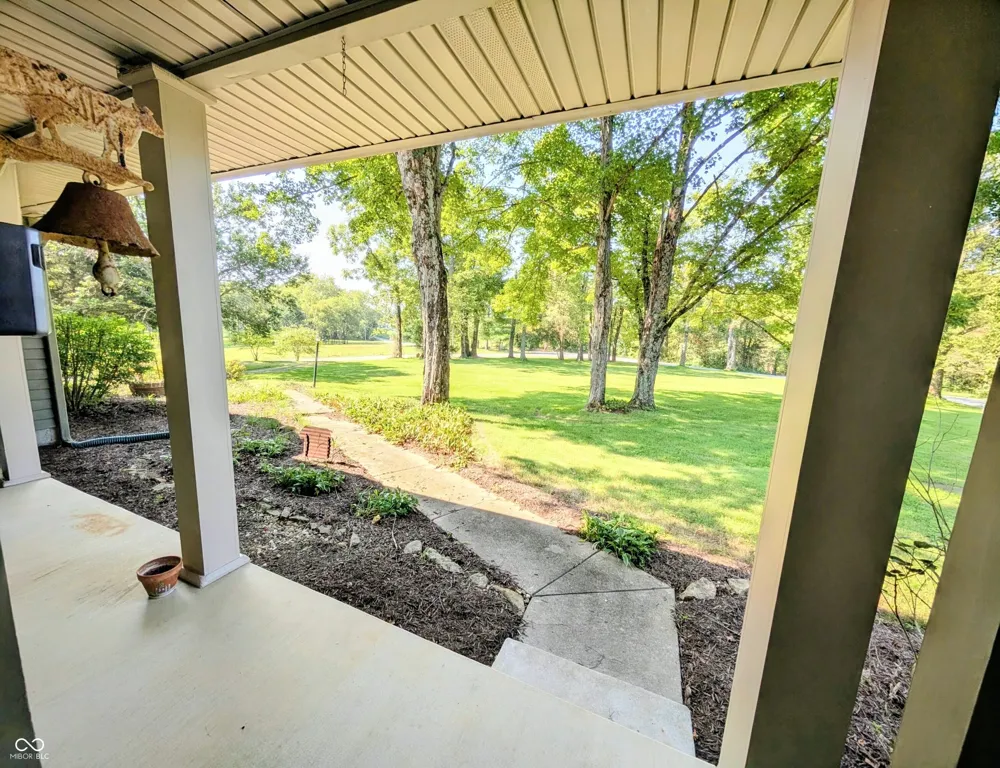 18402 E Redbud Court Hope, IN 47246
