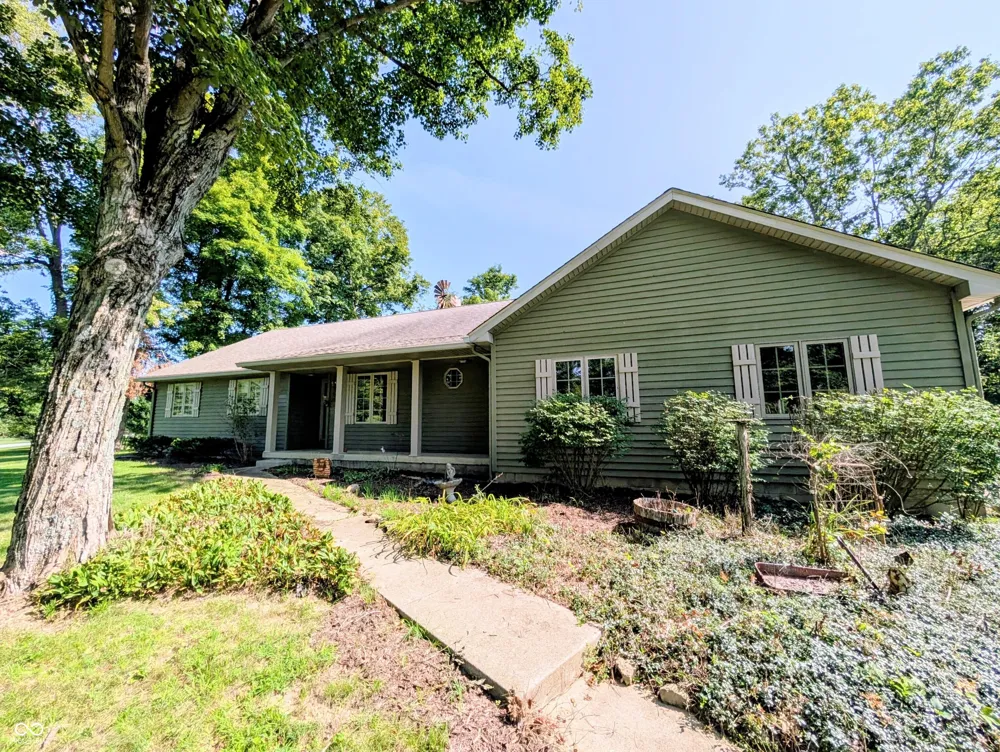 18402 E Redbud Court Hope, IN 47246