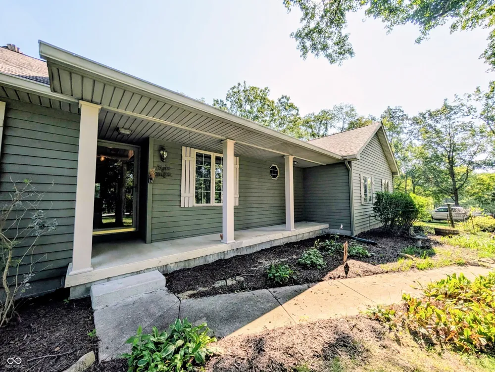 18402 E Redbud Court Hope, IN 47246