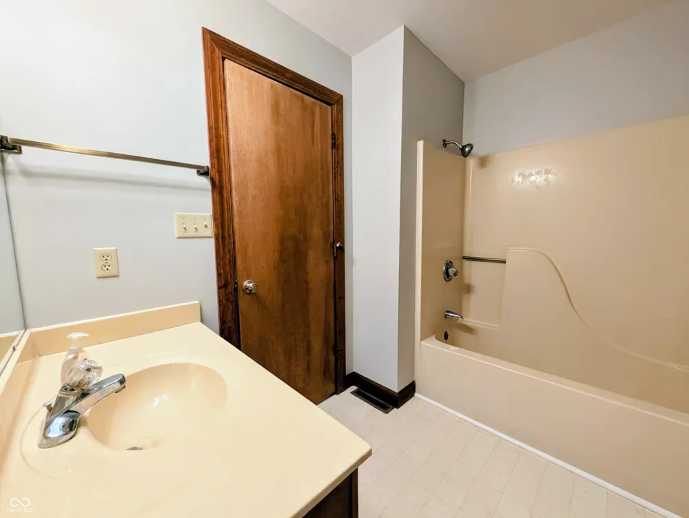 18402 E Redbud Court Hope, IN 47246