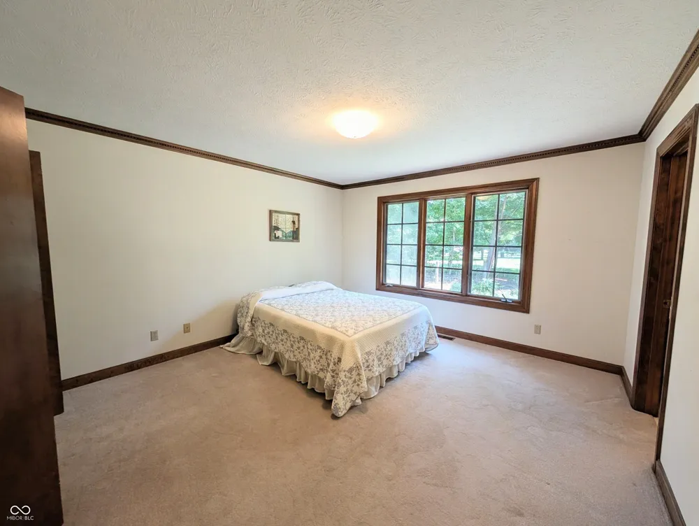 18402 E Redbud Court Hope, IN 47246
