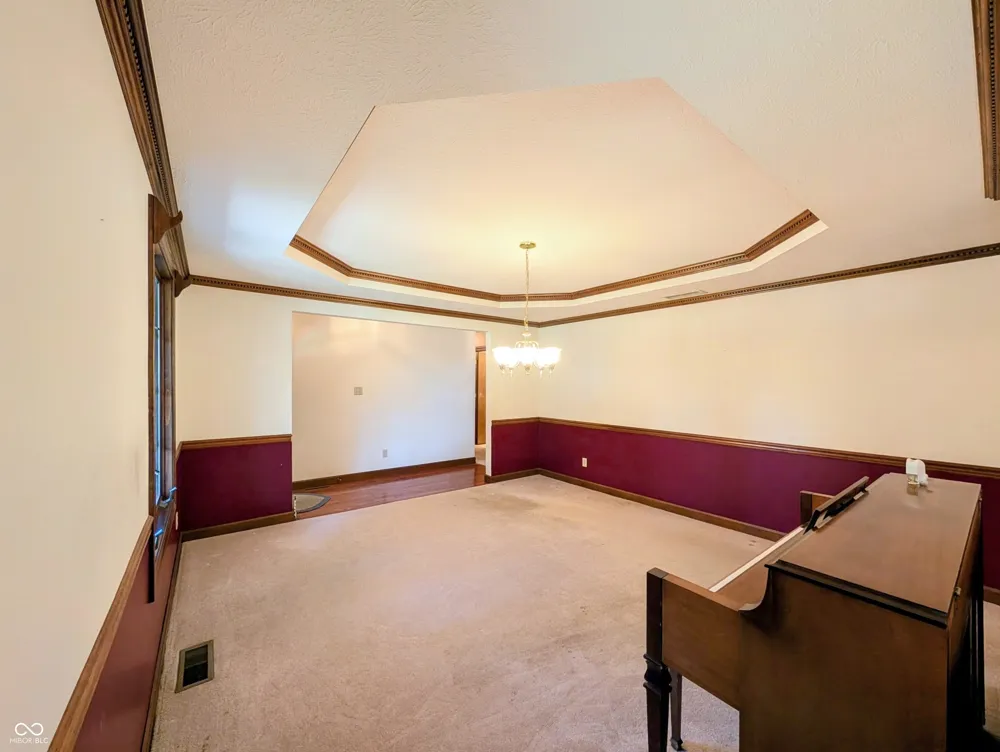 18402 E Redbud Court Hope, IN 47246