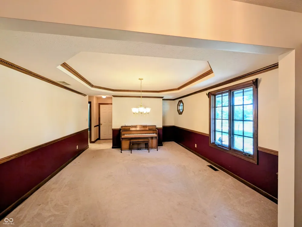18402 E Redbud Court Hope, IN 47246