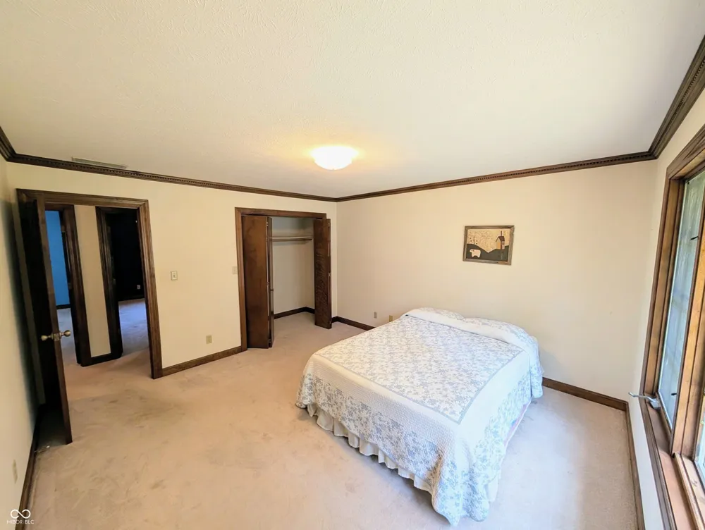18402 E Redbud Court Hope, IN 47246
