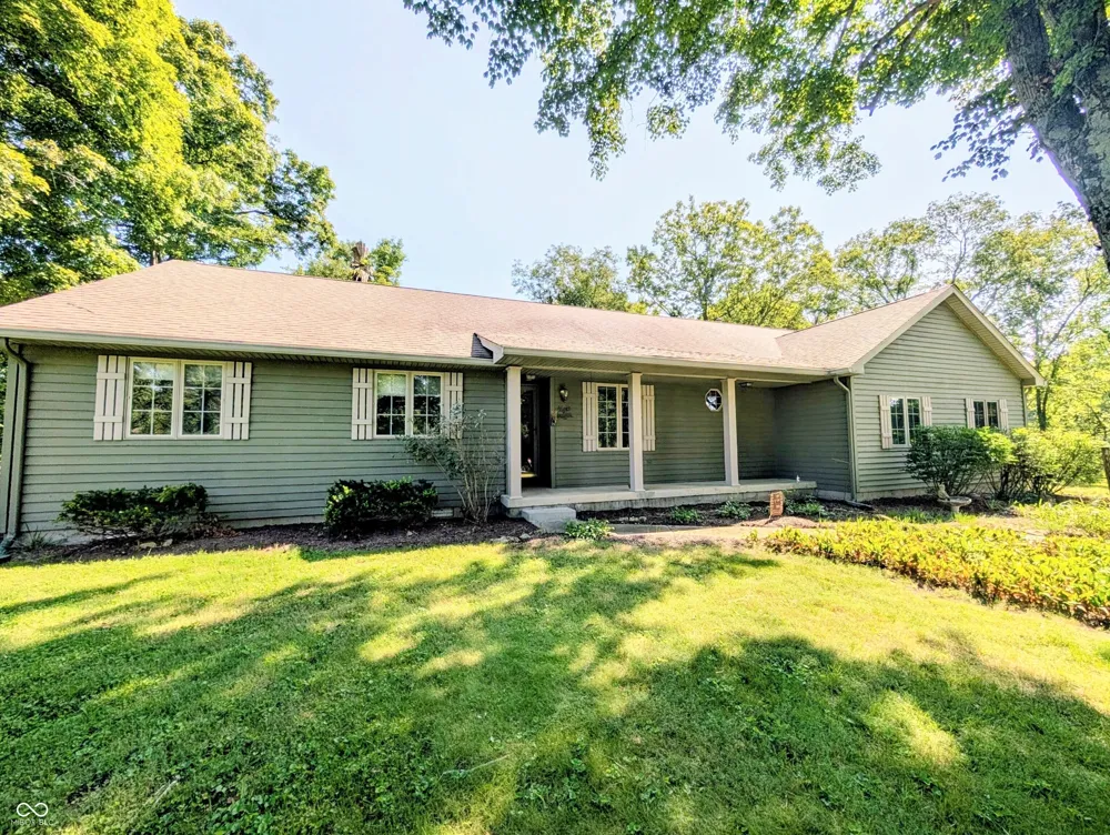 18402 E Redbud Court Hope, IN 47246
