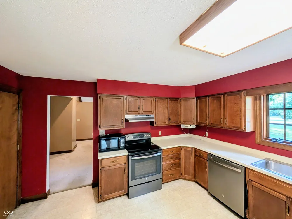 18402 E Redbud Court Hope, IN 47246