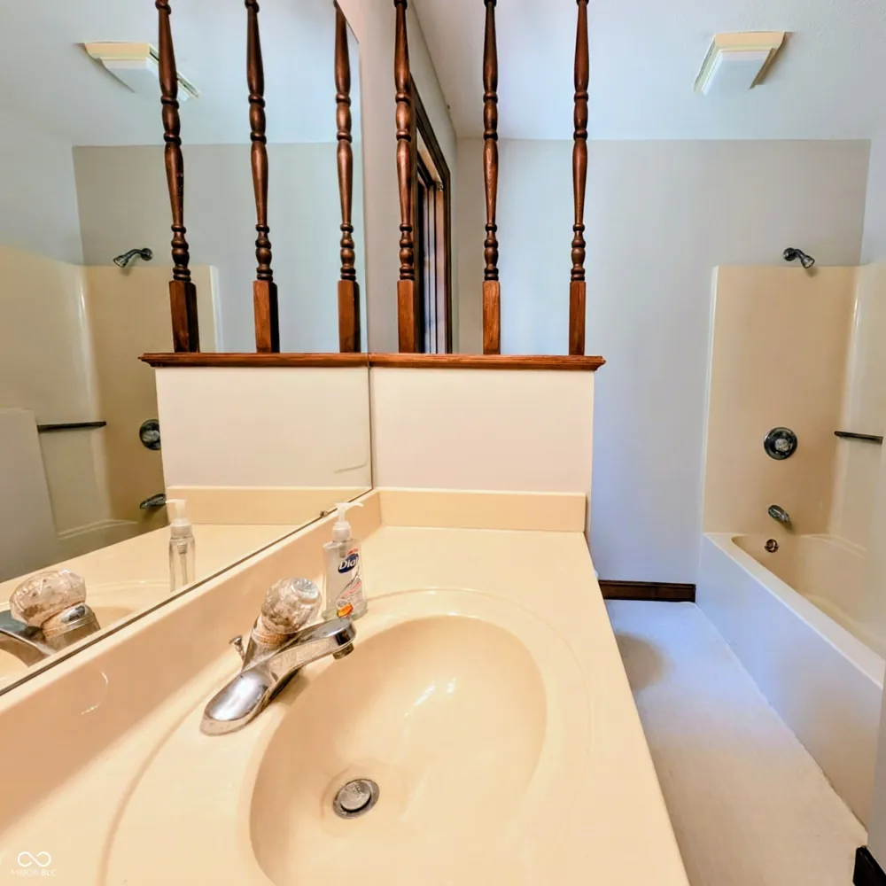 18402 E Redbud Court Hope, IN 47246