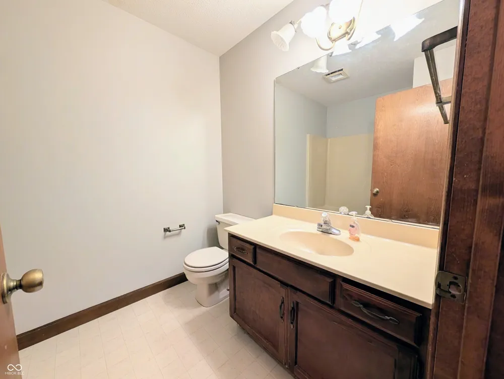 18402 E Redbud Court Hope, IN 47246