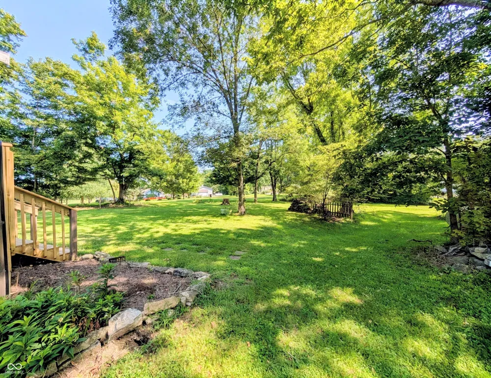 18402 E Redbud Court Hope, IN 47246